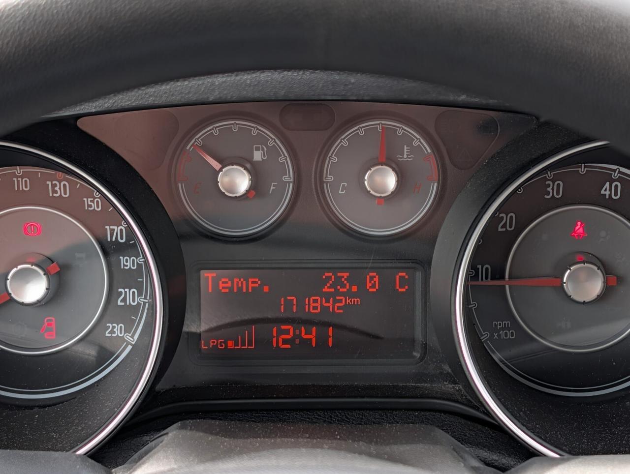 Fiat Punto 1.4 8V 5 porte Easypower Young Gpl '15
