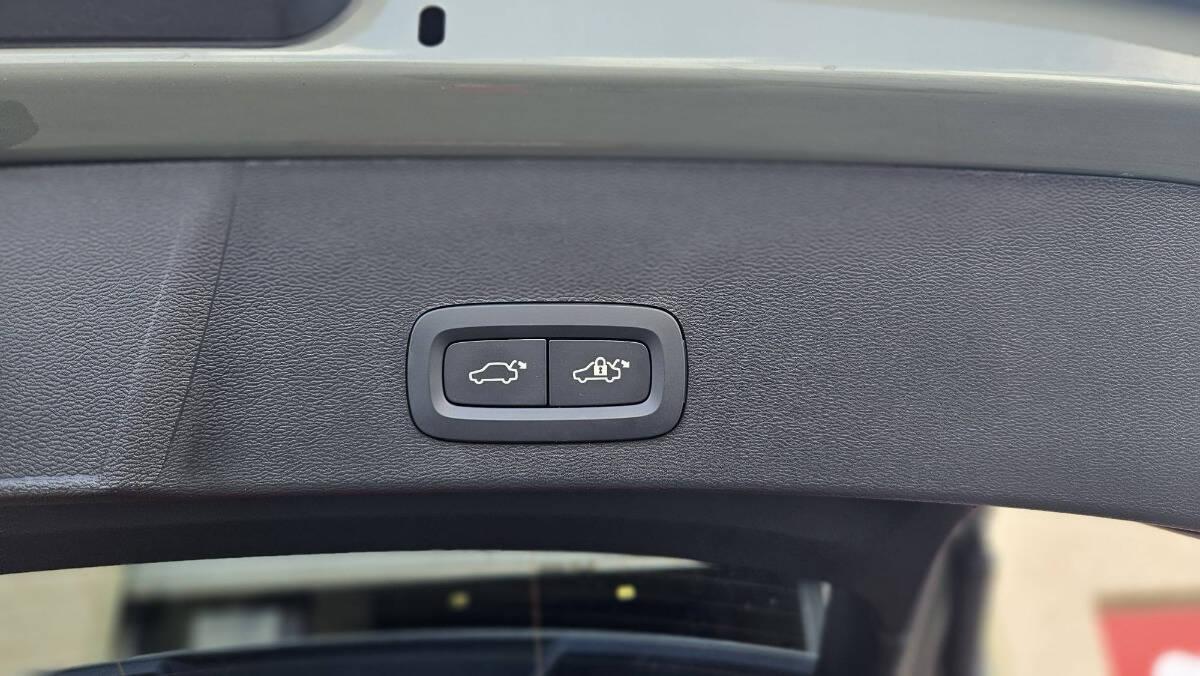 Volvo XC40 2.0 b3 Ultra Dark auto