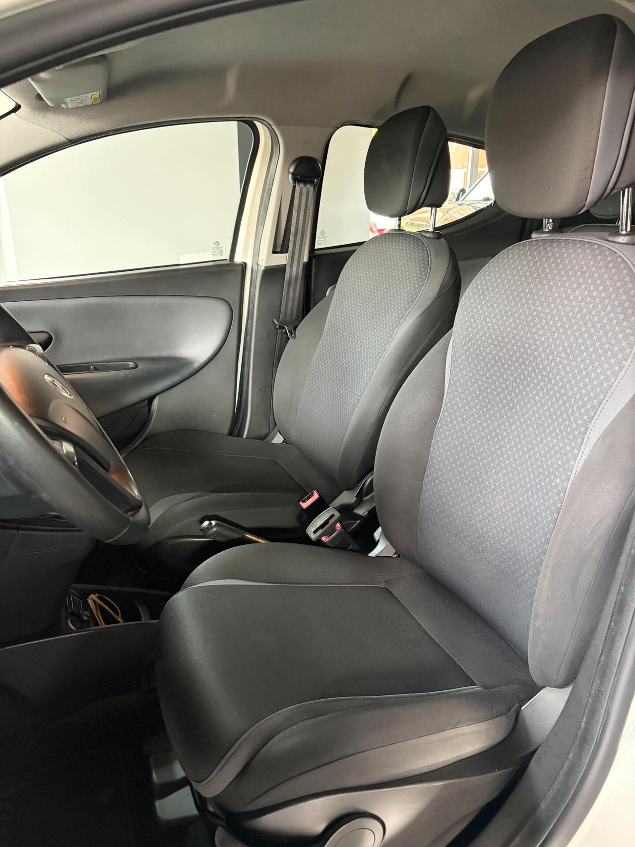 Lancia Ypsilon 1.3 MJT 16V 95 CV 5 porte S&S Silver