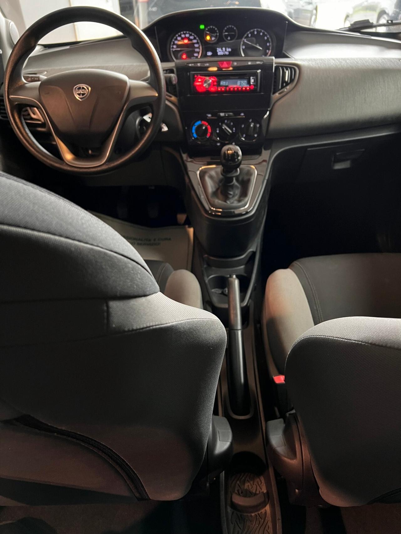 Lancia Ypsilon 1.2 69 CV 5 porte Gold X NEOPATENTATI