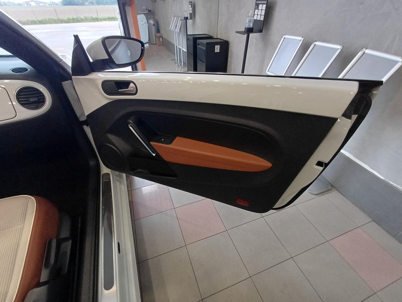 Volkswagen Maggiolino Cabrio 1.2 TSI CUP adatta a neopatentati