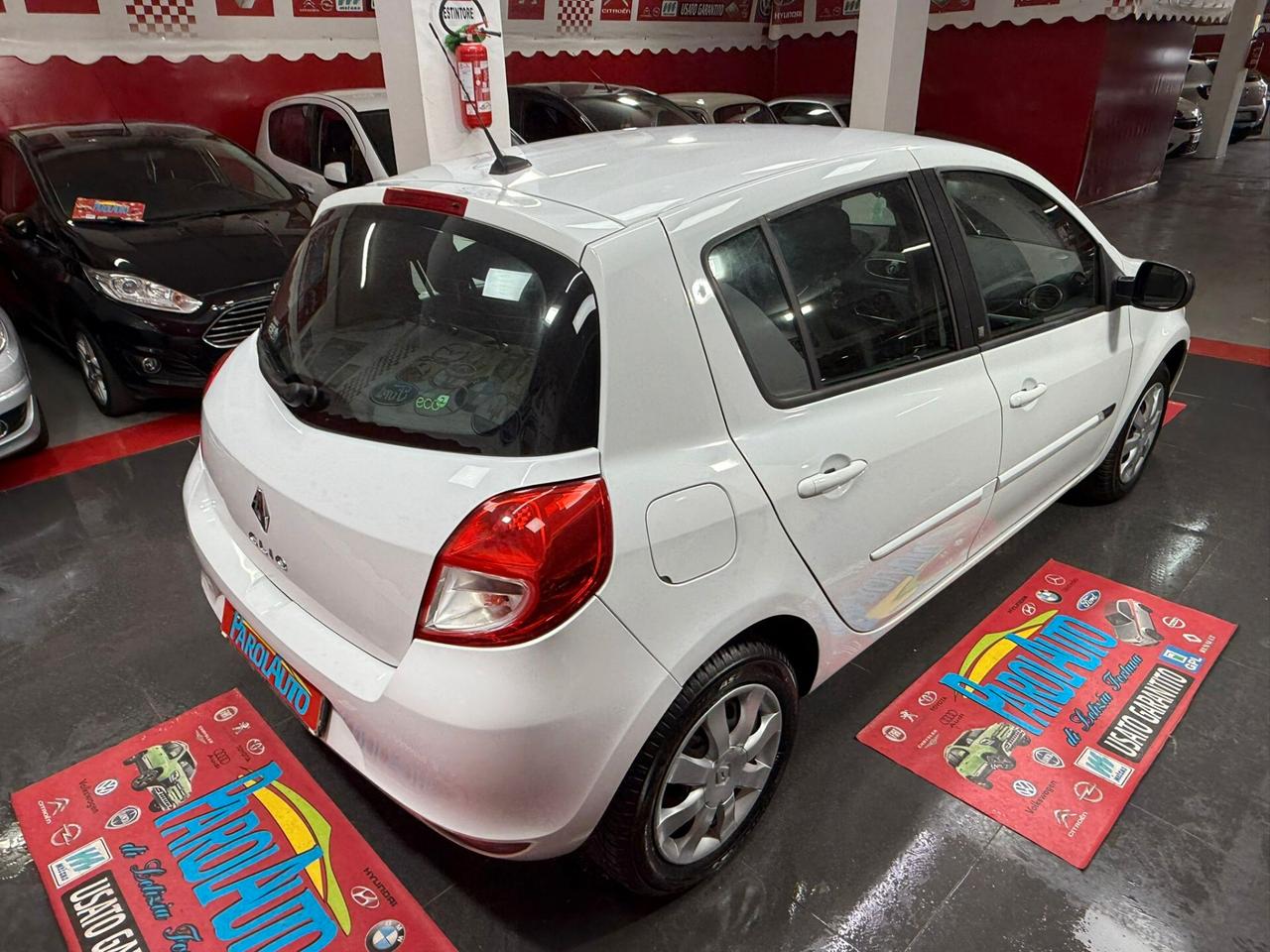Renault Clio 1.2 16V 75cv Luxe - 2011