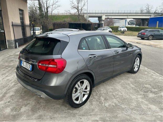 MERCEDES-BENZ GLA 200 d Automatic 4Matic Premium