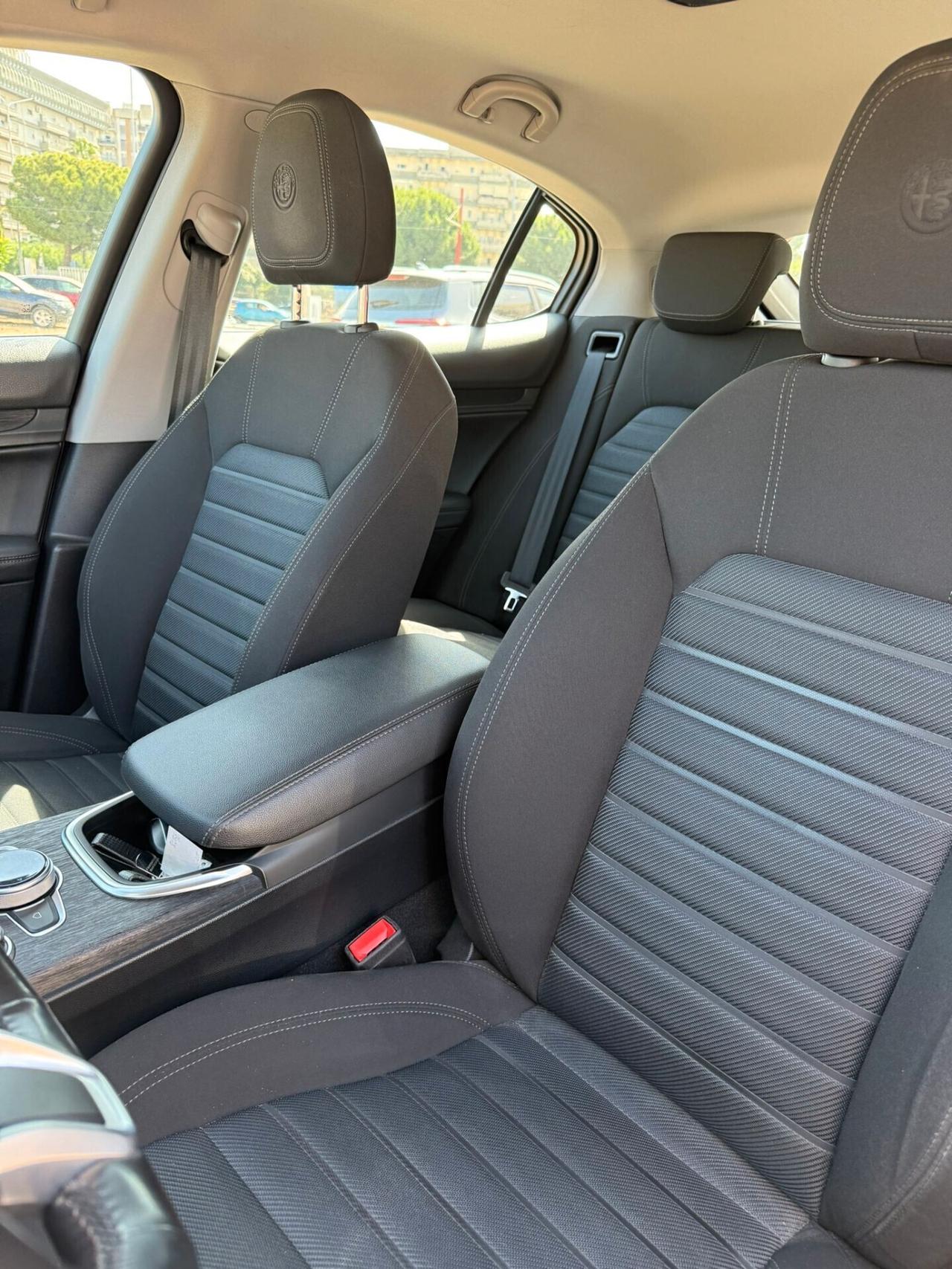 Alfa Romeo Stelvio 2.2 Turbodiesel 160 CV AT8 RWD Business