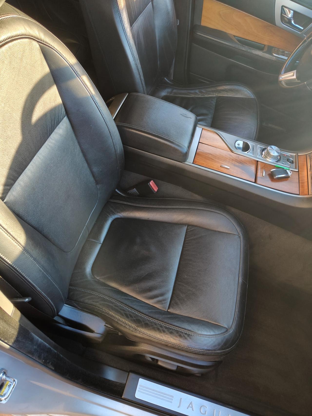 Jaguar XF 3.0 D V6 Luxury