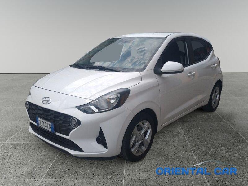 Hyundai i10 i10 1.0 TECH + CONNECT PACK + SENSORI DI POSTEGGIO + VETRI OSCURATI + TRENO DI GOMME INVERNALI