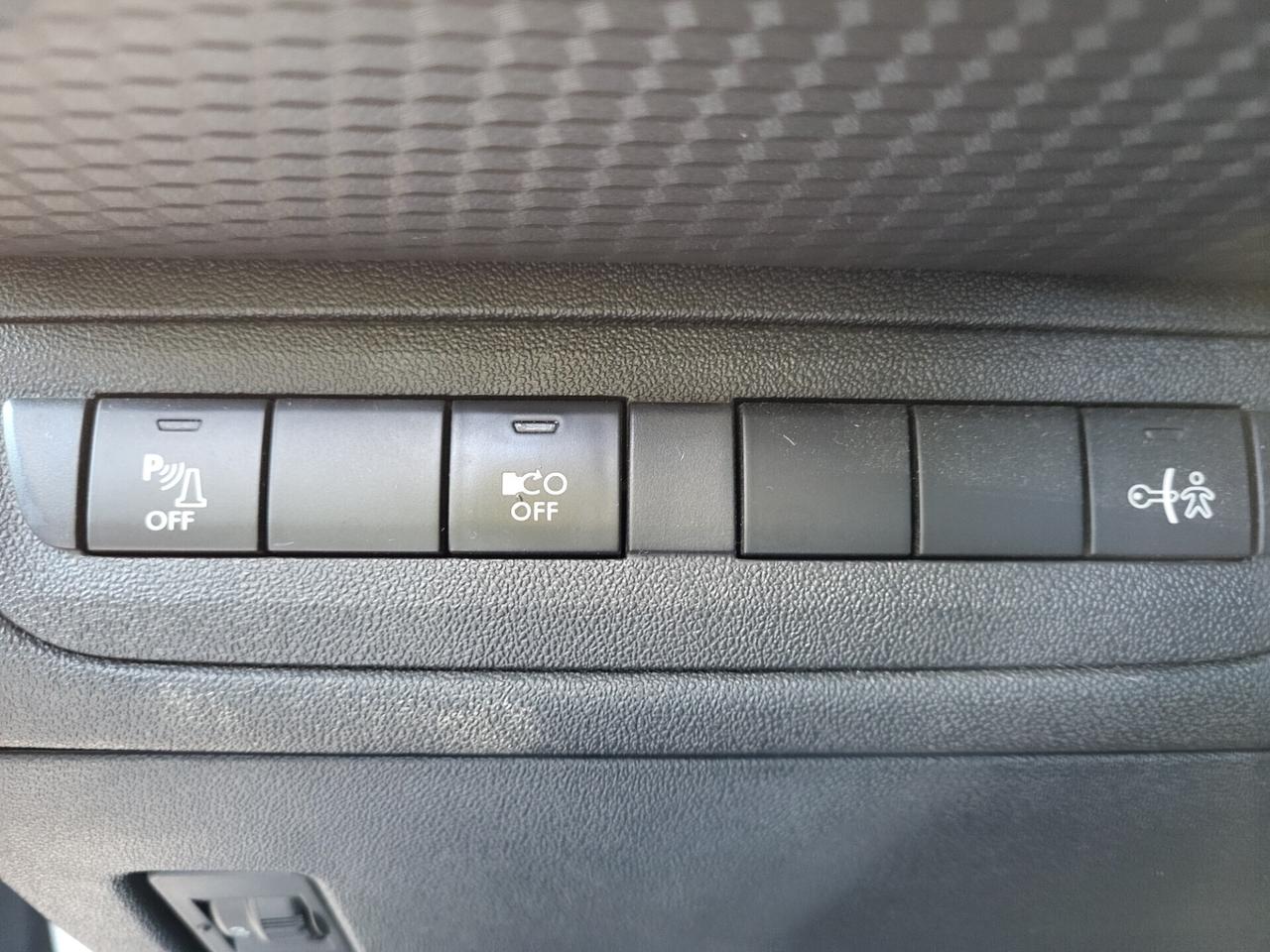 PEUGEOT 2008 1,6 HDI-TETTO PANOR-NAVI-3 REVISIONI