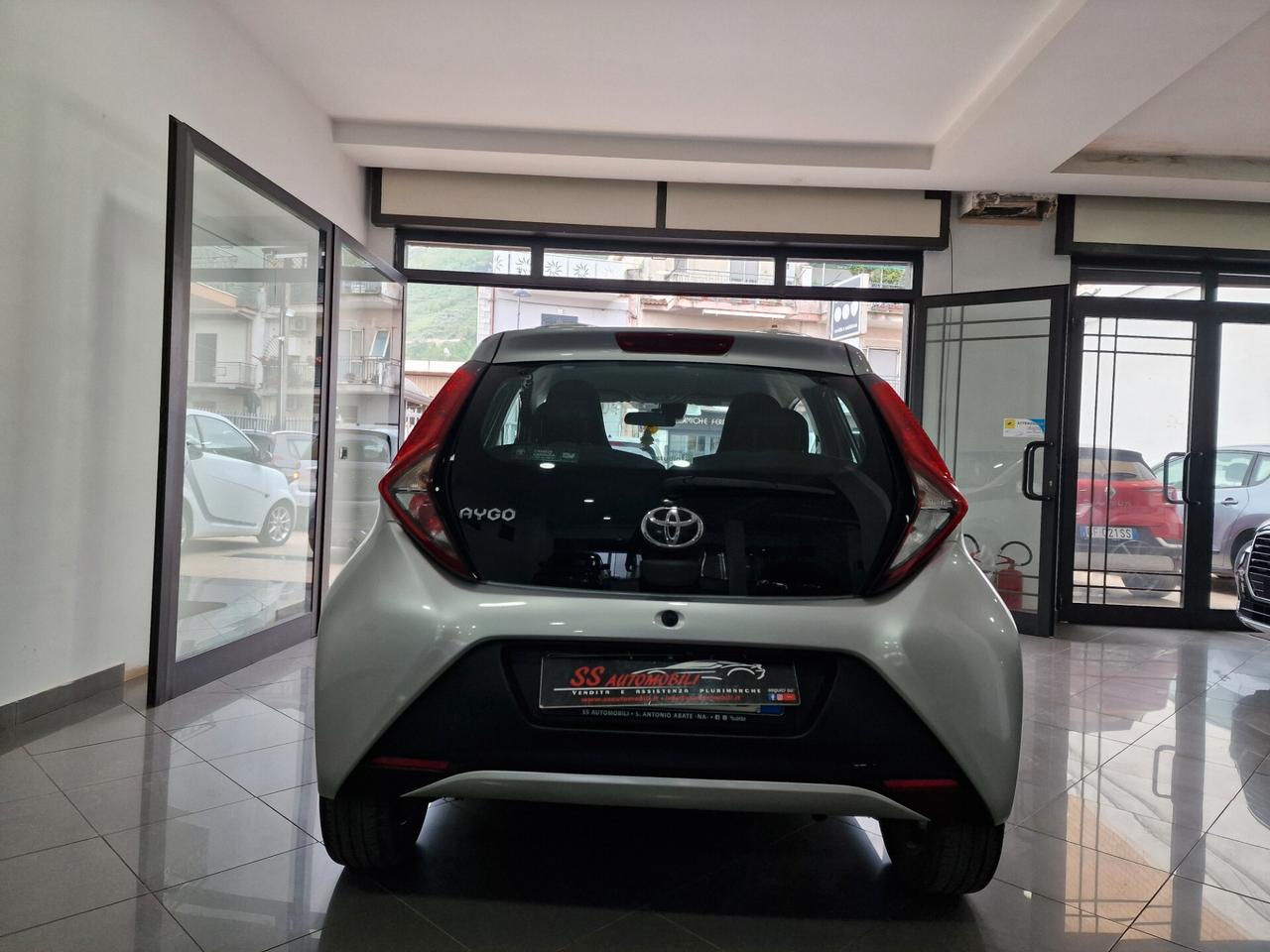 Toyota Aygo 1.0 VVT-i 72 CV 5 porte x-play MMT