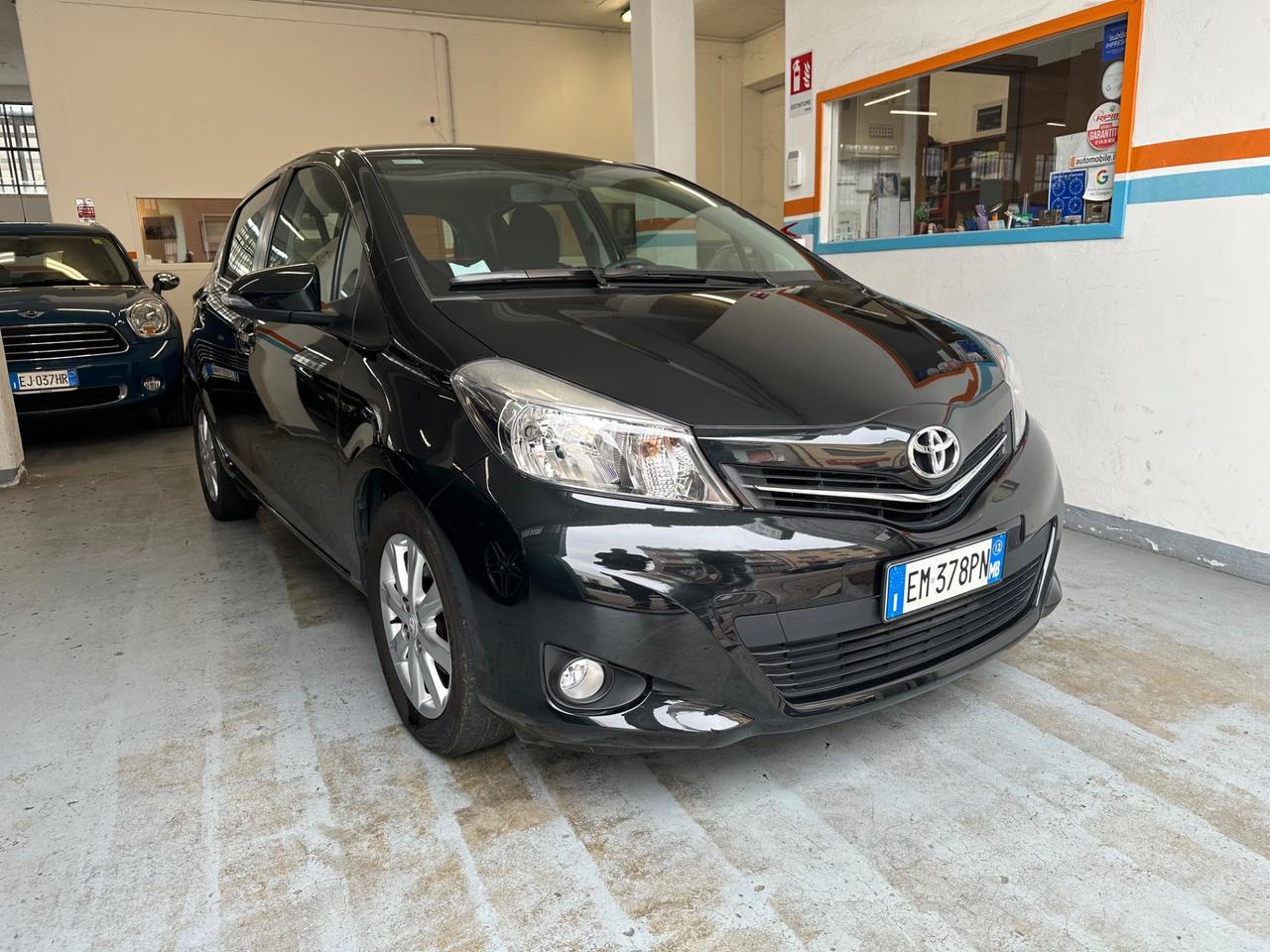 Toyota Yaris 1.0 5 porte Lounge - Navy