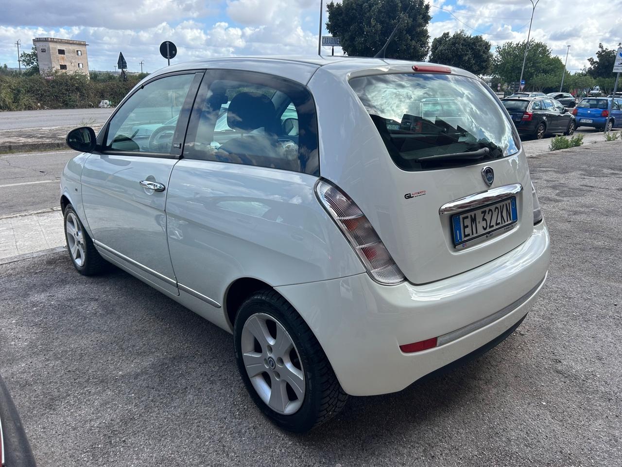 Lancia Ypsilon 1.2 69 CV Unyca