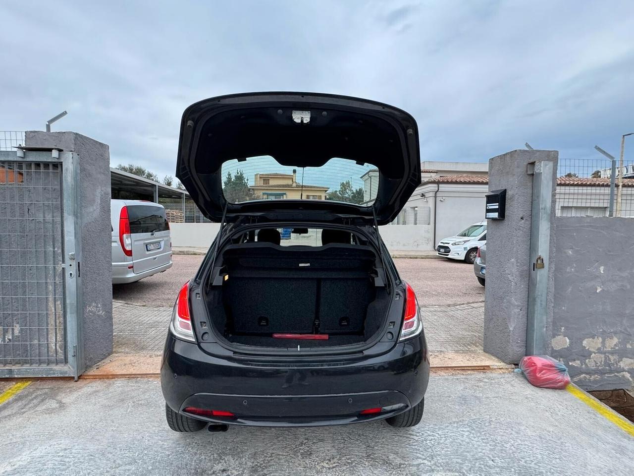 LANCIA YPSILON SILVER - NEOPATENTATI