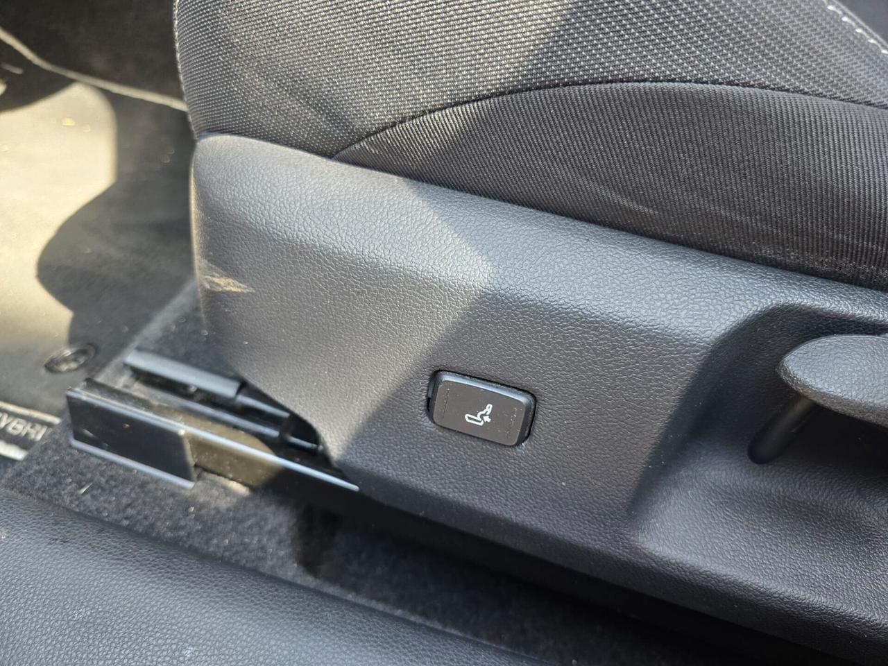 Toyota Corolla TS 1.8 Hybrid Business Tech N1