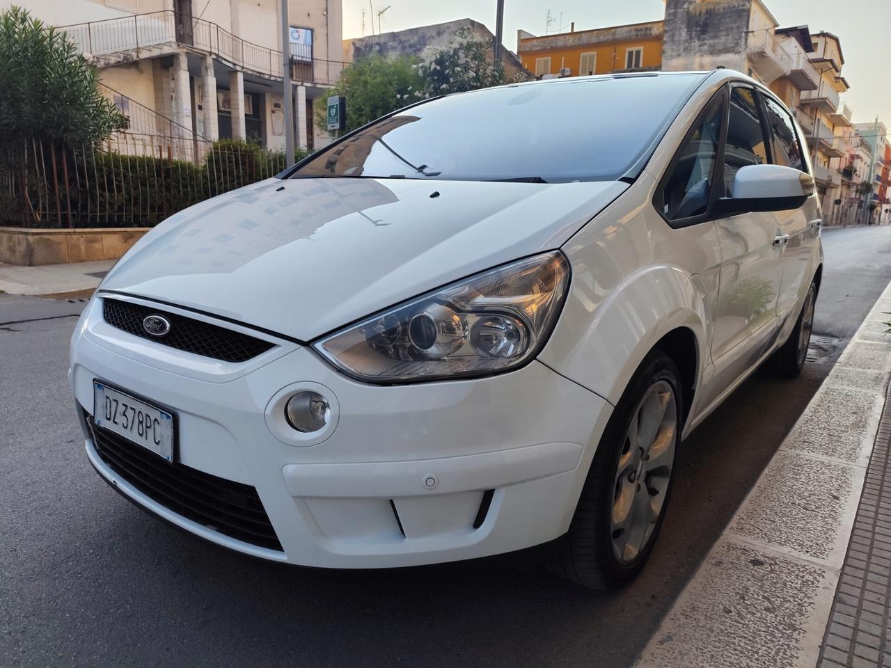 Ford S-Max 2.0 TDCi 140CV Titanium TETTO