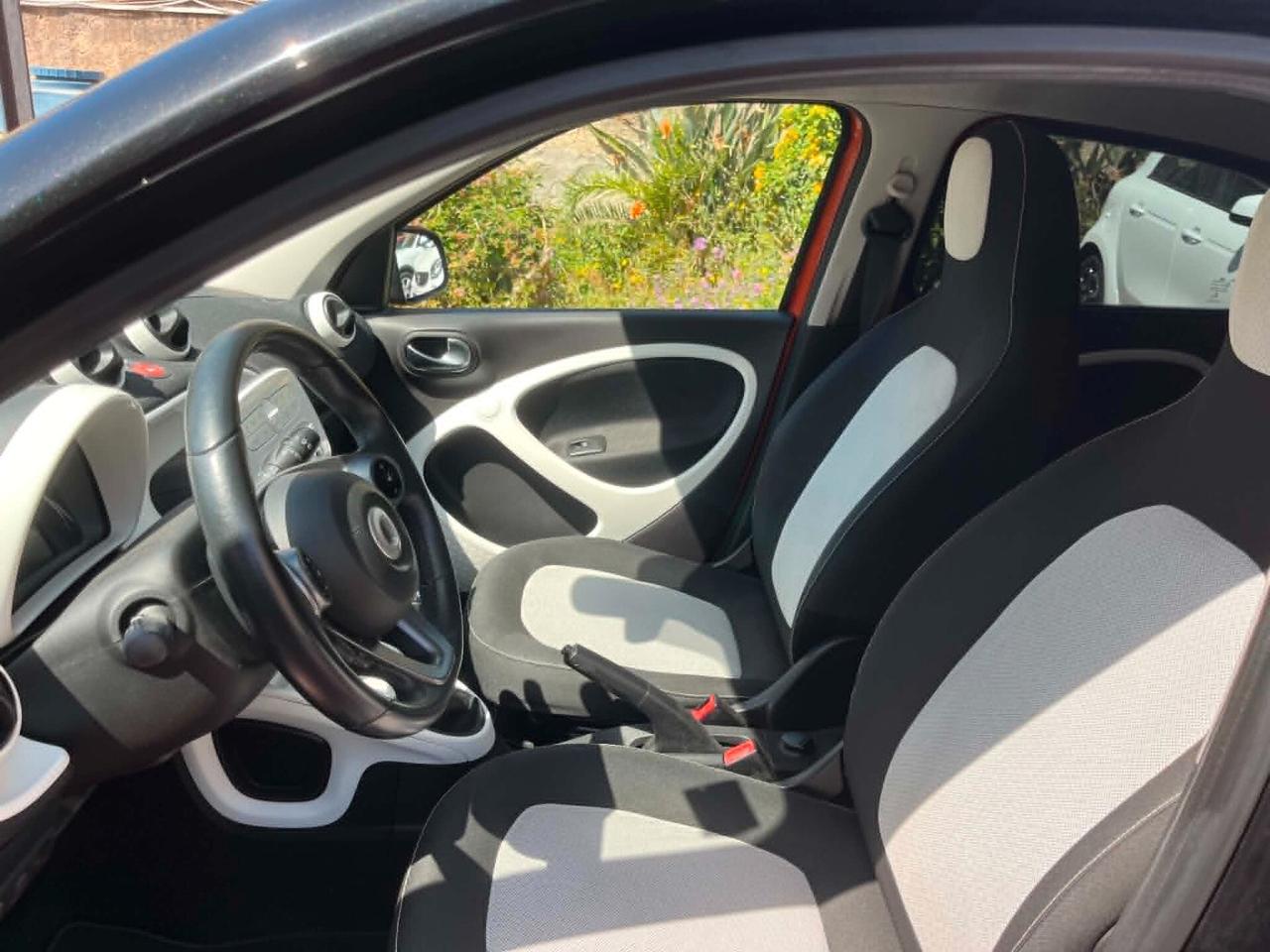 SMART FORFOUR 2015 PASSION 1.0 71CV MANUALE