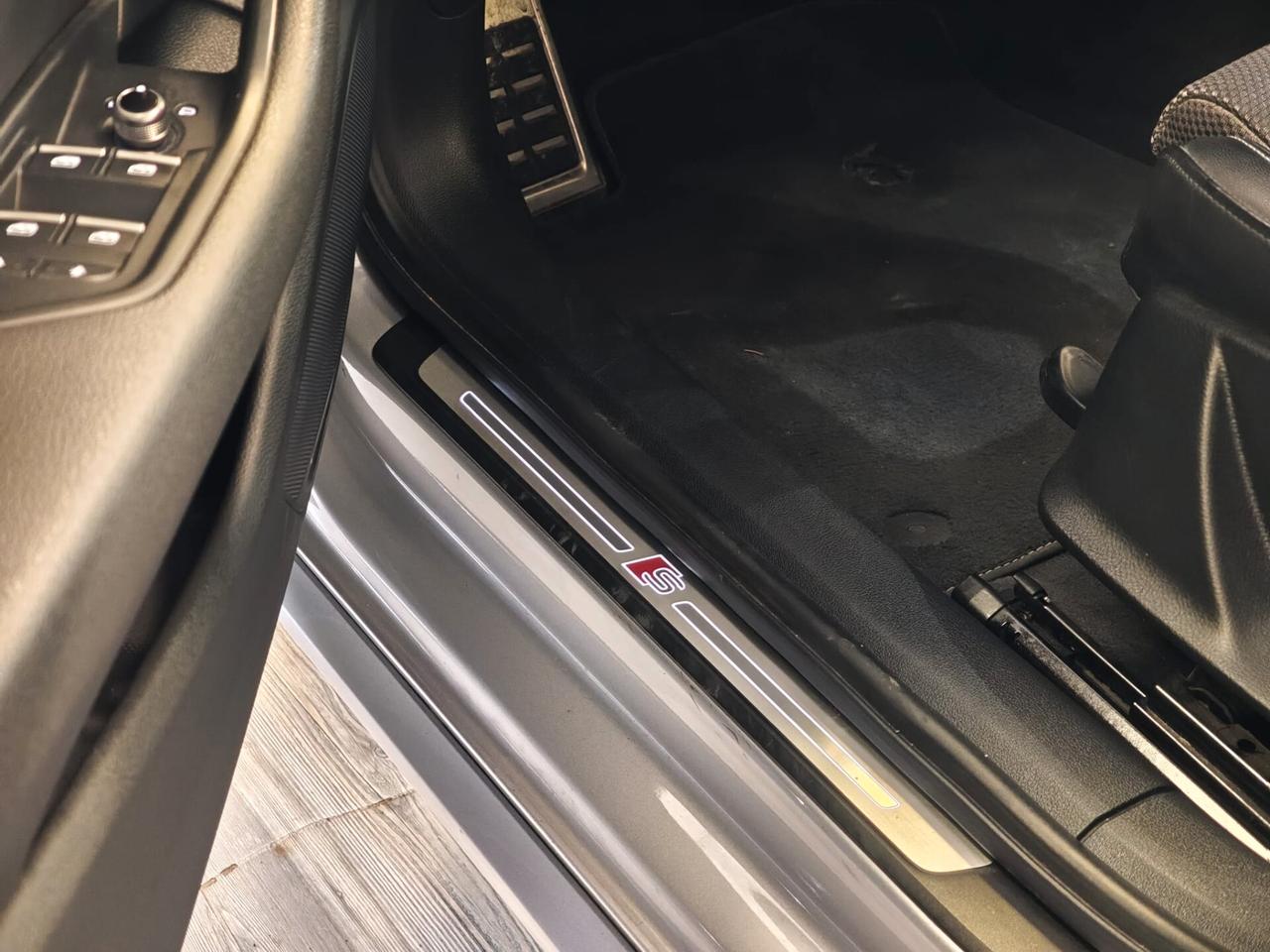 Audi A4 Avant 40 TDI S tronic line edition