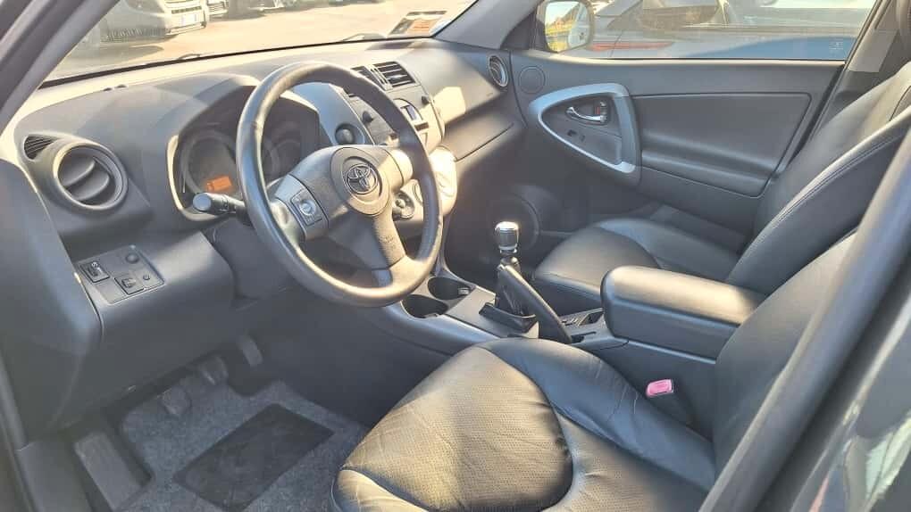 Toyota RAV 4 2.2 D-4D 4X4 Luxury INTROVABILE