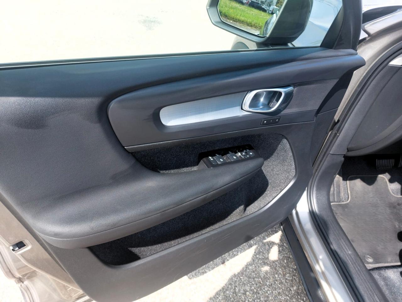 Volvo XC40 T2 Geartronic Momentum Pro