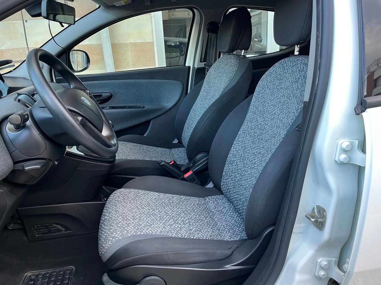 Lancia Ypsilon 1.0 FireFly 5 porte Hybrid Posti - GH272GE