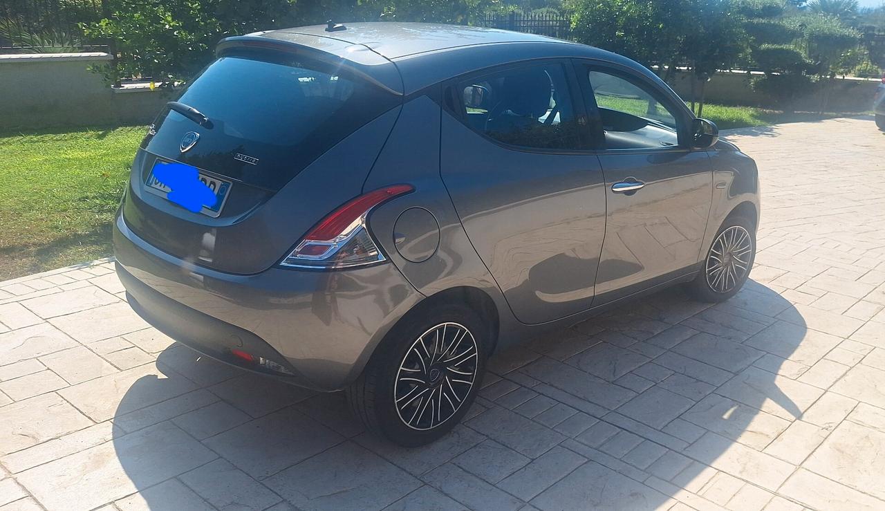 Lancia Ypsilon 1.0 FireFly 5 porte S&S Hybrid Silver Plus