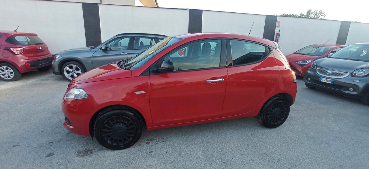 Lancia Ypsilon 1.0 Hybrid