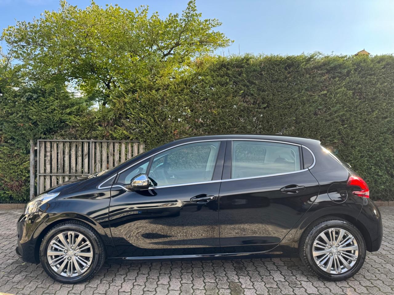 Peugeot 208 PureTech 82 Stop&Start 5 porte Allure