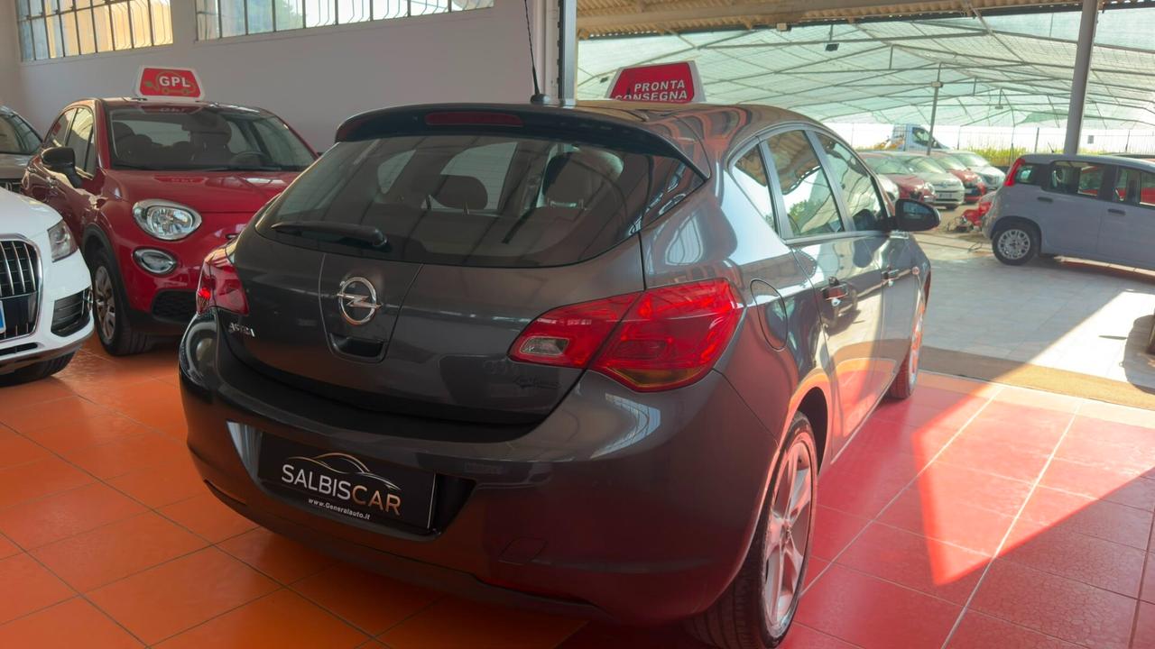 Opel Astra 1.4 100CV 5 porte Cosmo