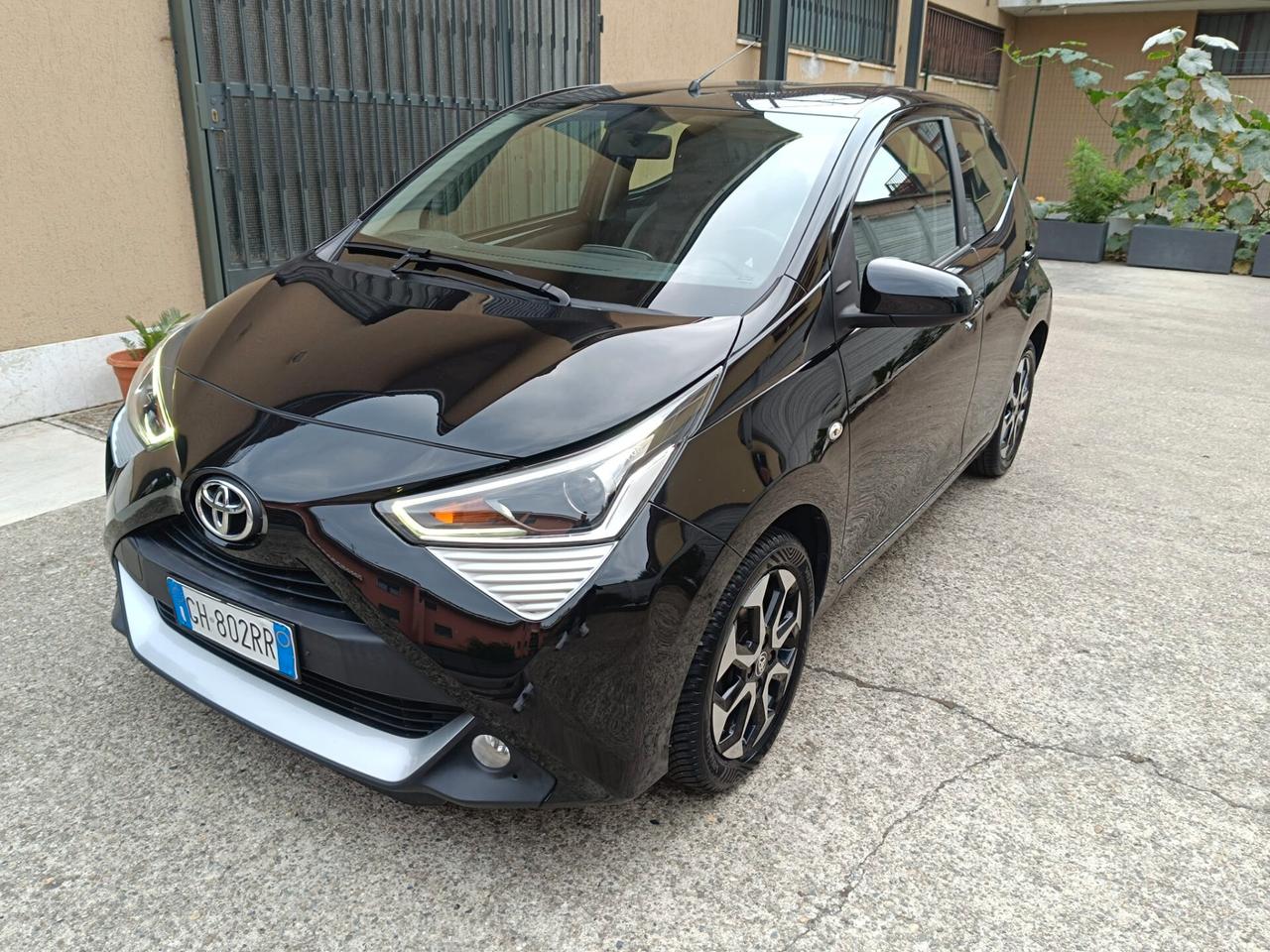 Toyota Aygo Connect 1.0 VVT-i 72 CV 5 porte x-play