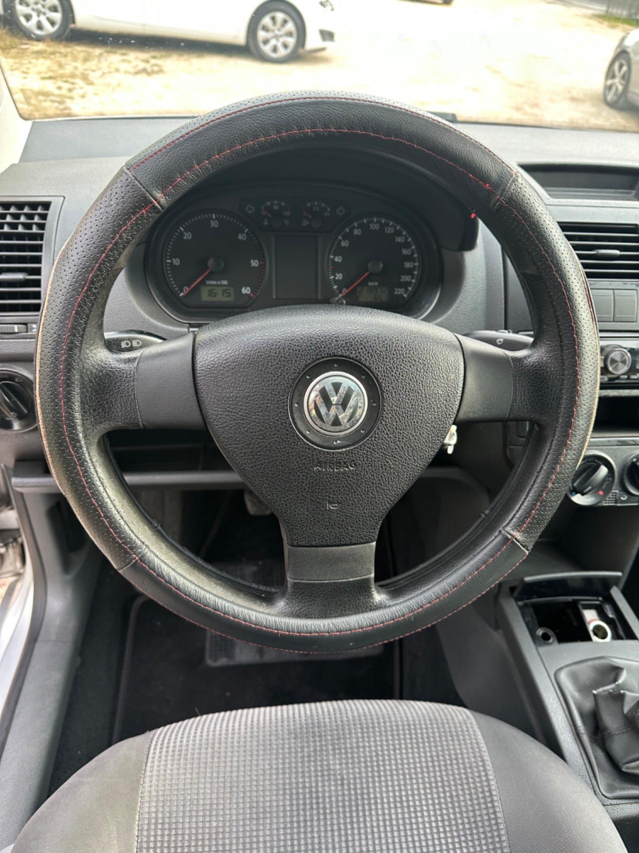Volkswagen POLO 1.4/80CV TDI 5P SPORTLINE NEOPAT