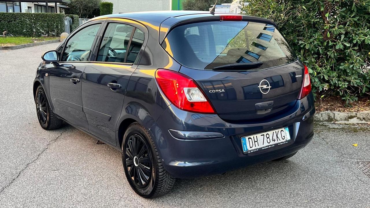 Opel Corsa 1.2 Benzina e GPL adatta a neo patentati