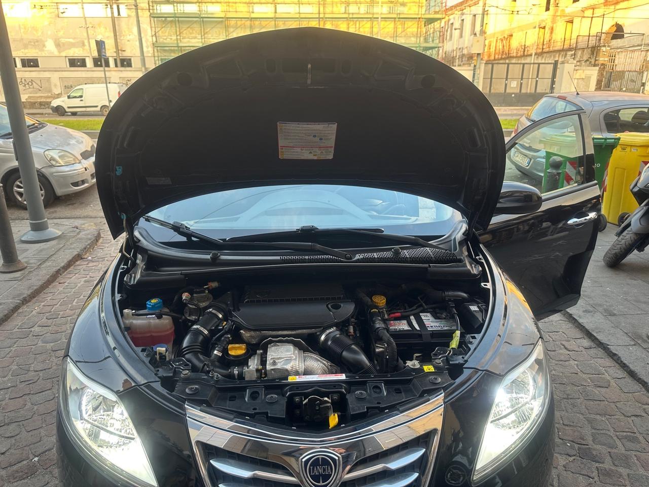 Lancia Ypsilon 1.3 MJT 16V 95 CV 5 porte S&S S Momodesign