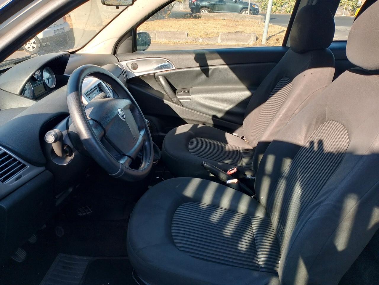 Lancia Ypsilon 1.2 16V Momo Design