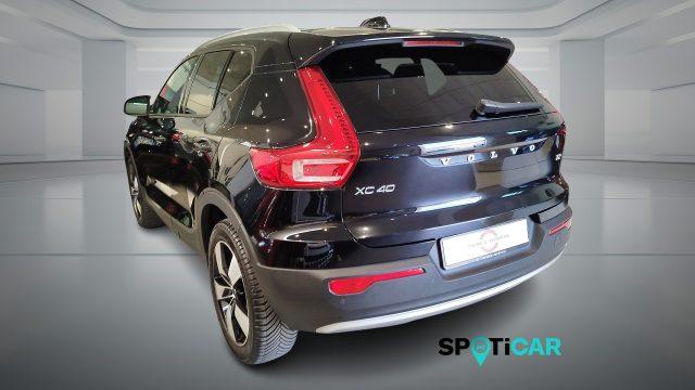 VOLVO XC40 T2 Momentum Pro