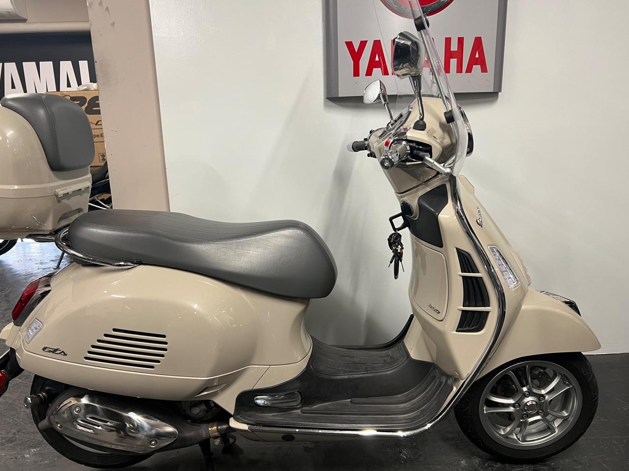 Vespa GTS 300