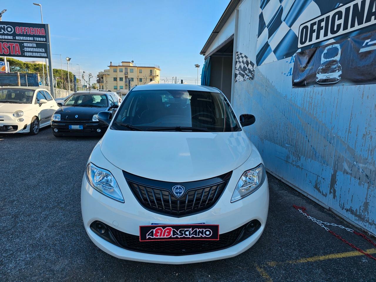 Lancia Ypsilon 2023 Noleggio BREVE termine