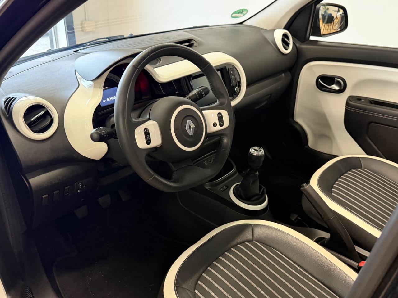 Renault Twingo INTENS FALTDACH LED NAVI PELLE