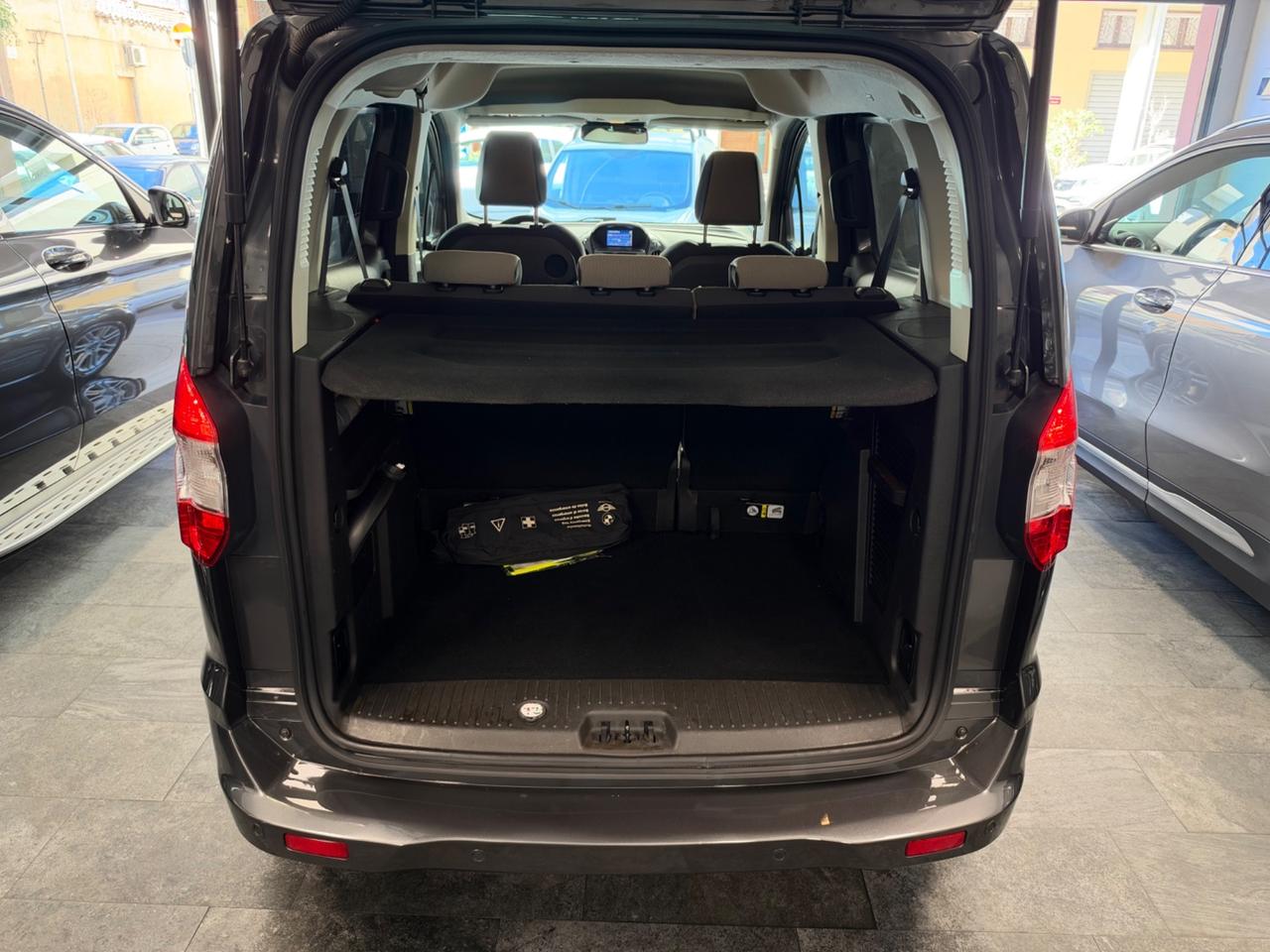 Ford Tourneo Courier 1.5 TDCI 95 CV Titanium