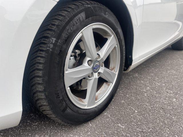 VOLVO V40 D2 1.6 DIESEL 115 CV Momentum