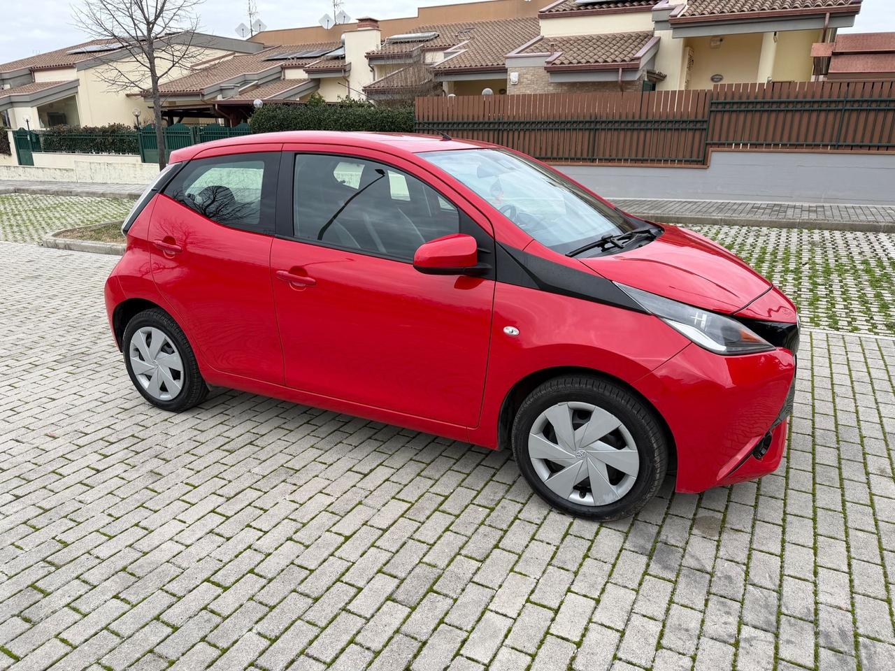 Toyota Aygo 1.0 VVT-i 69CV x-play *NEOPATENTATI*