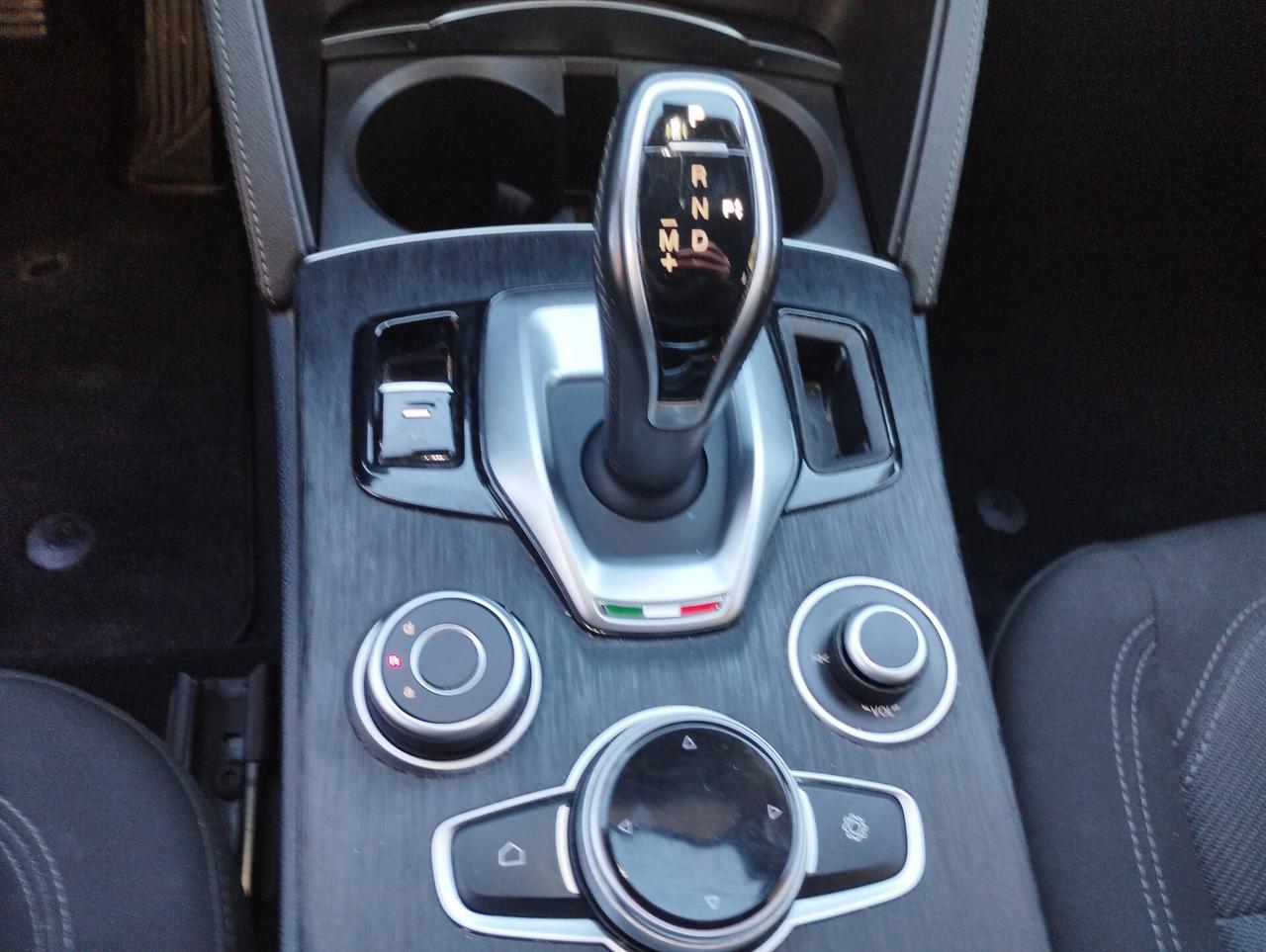 Alfa Romeo Stelvio 2.2 Turbodiesel 160 CV AT8 Business