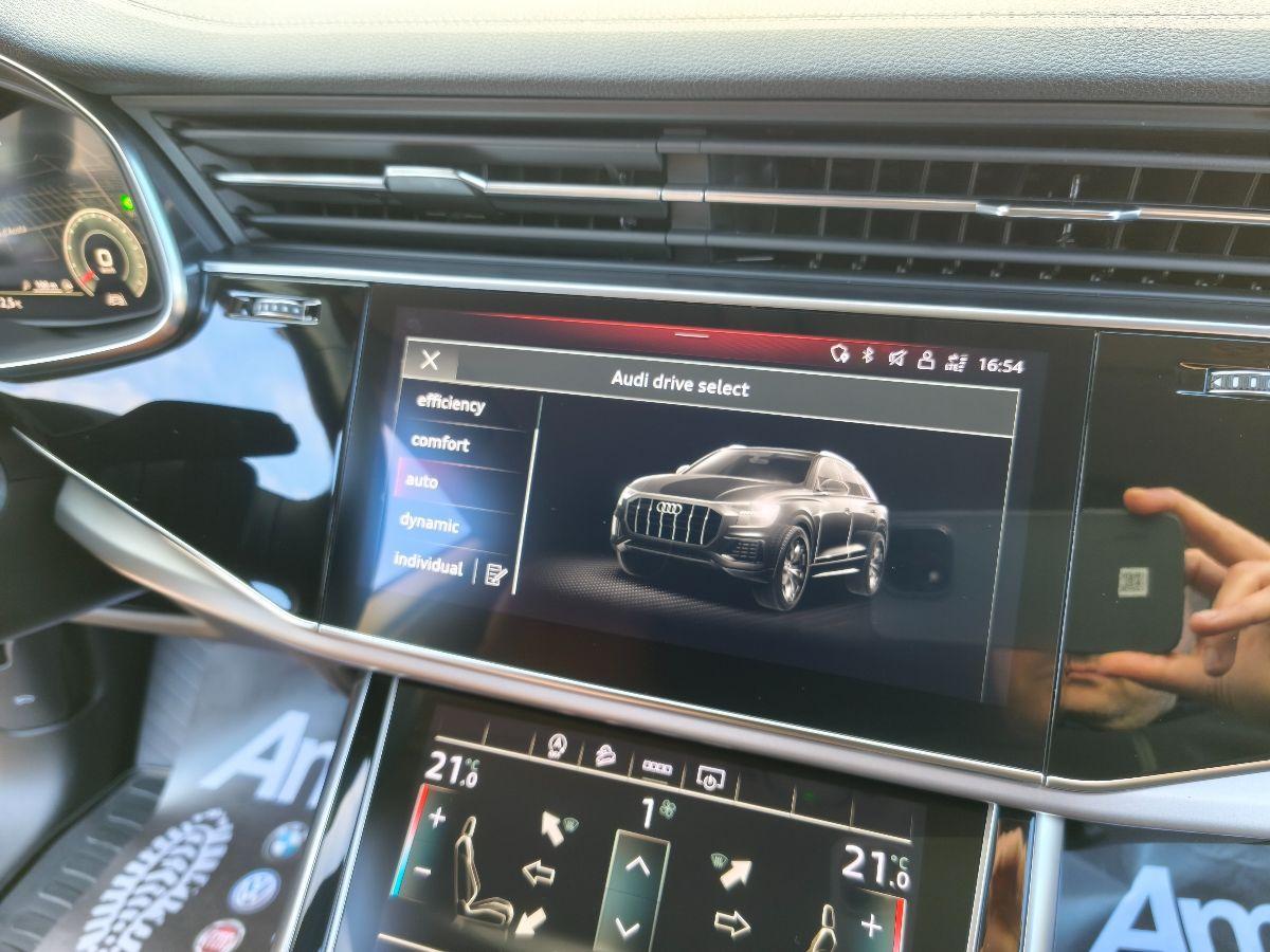 AUDI Q8 50 TDI 286 CV quattro S-LINE