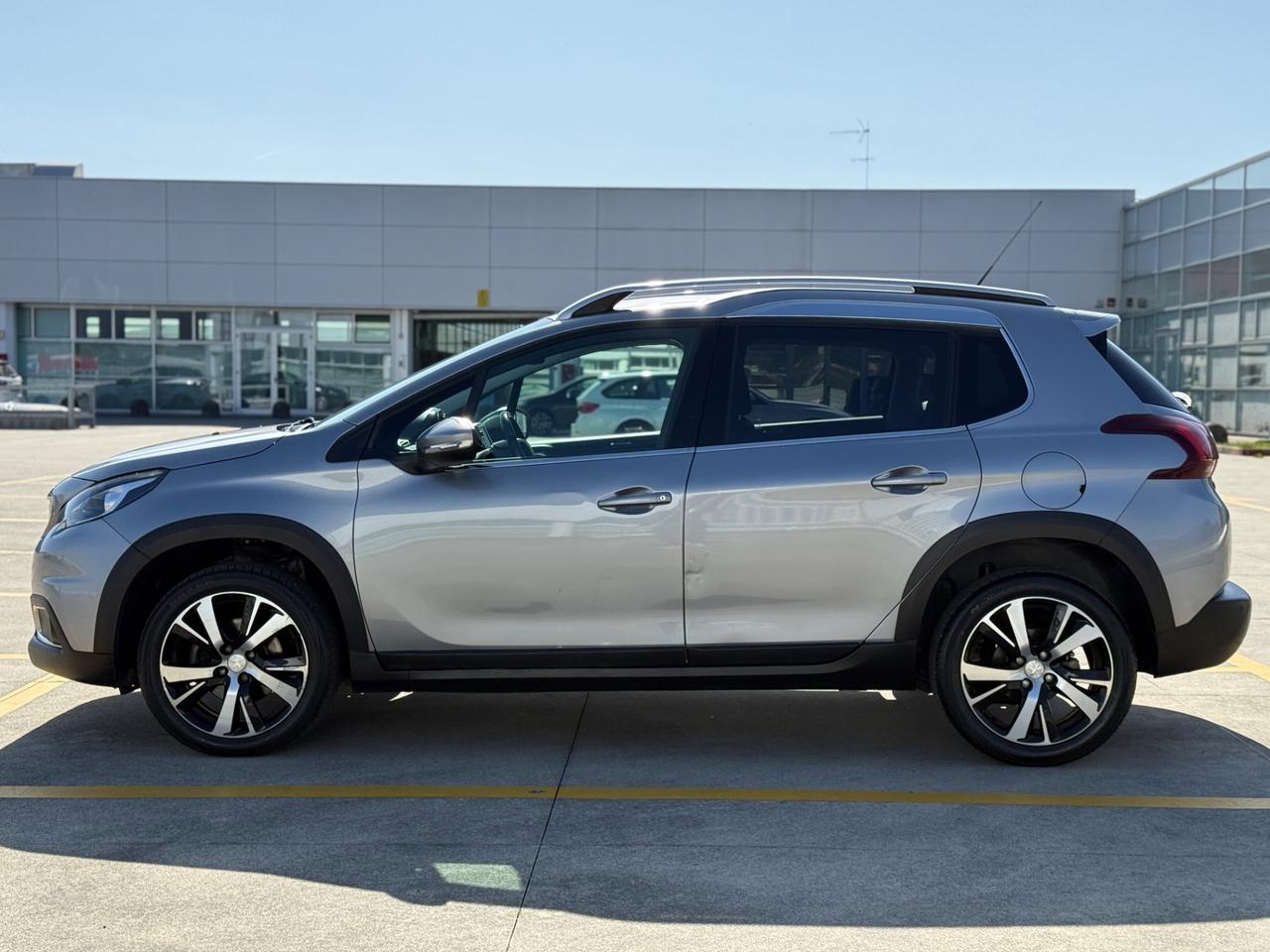 Peugeot 2008 1.2 Turbo Benzina 110 cv EURO 6B NEOPATENTATI