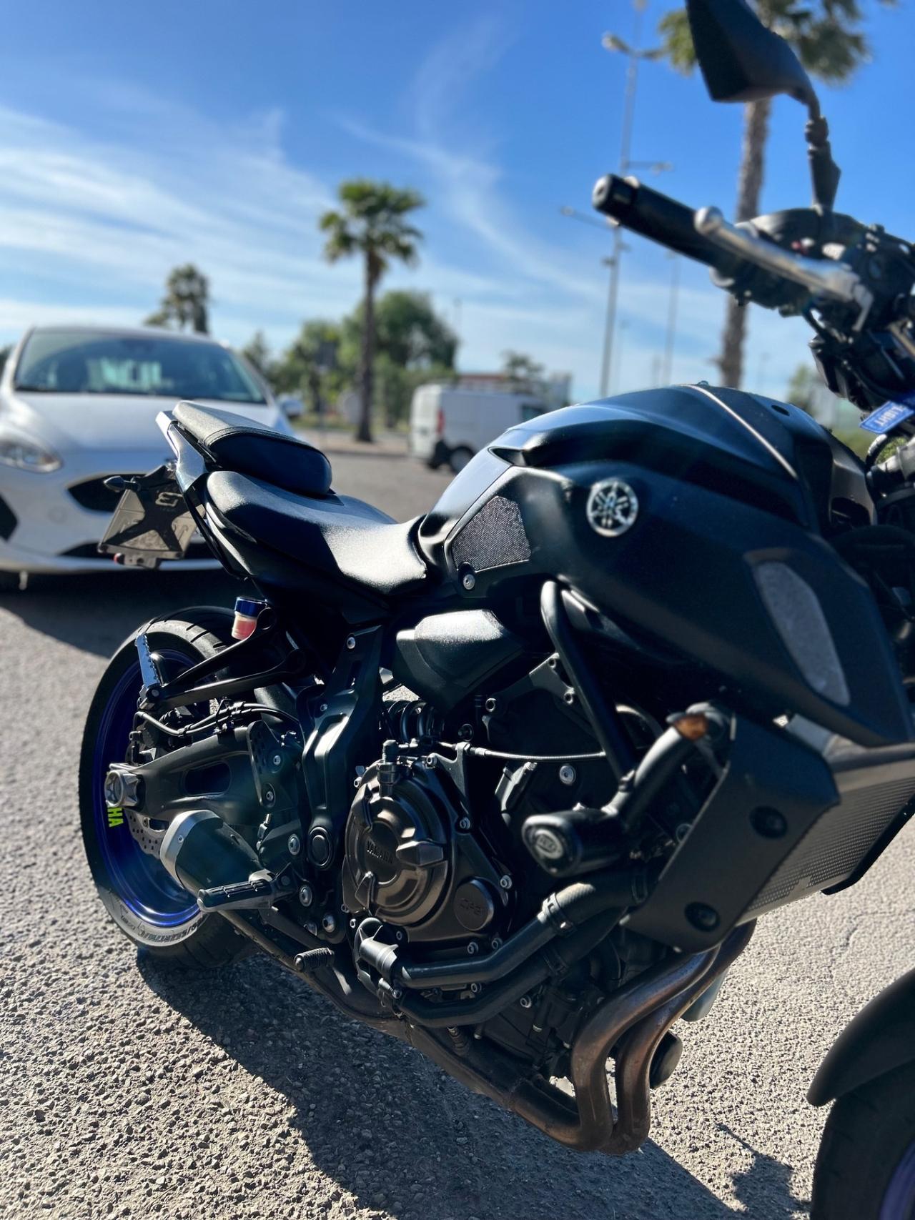 Yamaha MT-07 Strada