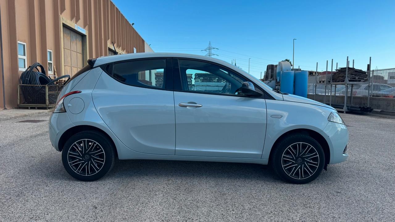 Lancia Ypsilon 1.0 5porte Hybrid Gold - 2024