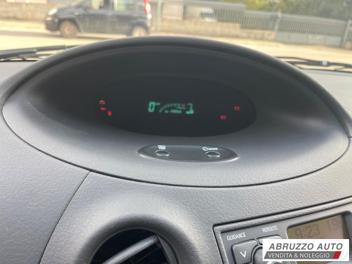 TOYOTA Yaris 1.0 5p. Sol KM 128.000