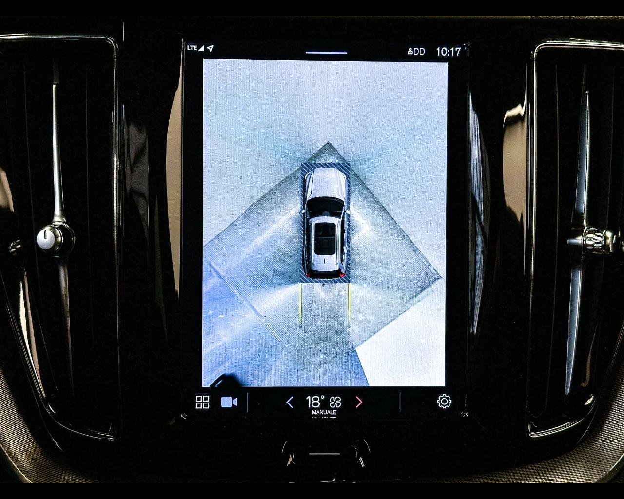VOLVO XC60 (2017-->) - XC60 B4 (d) AWD automatico Plus Dark