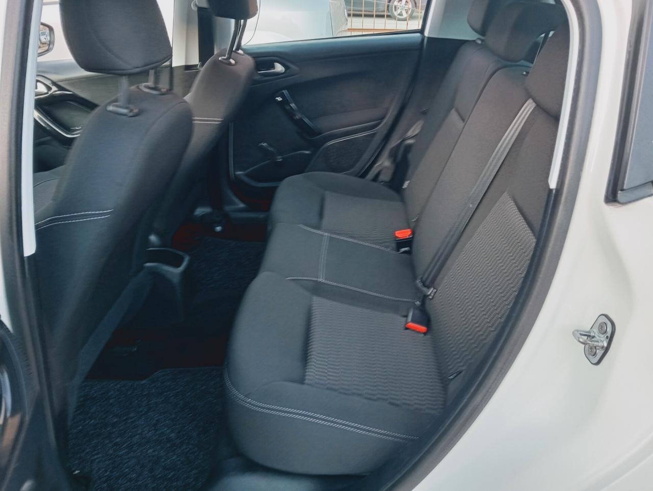 Peugeot 208 PureTech 82 5p. GPL Access