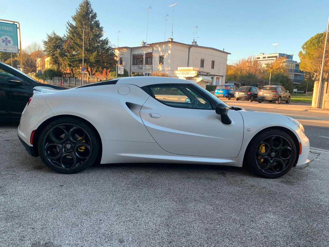 Alfa Romeo 4C 1750 TBi carbon