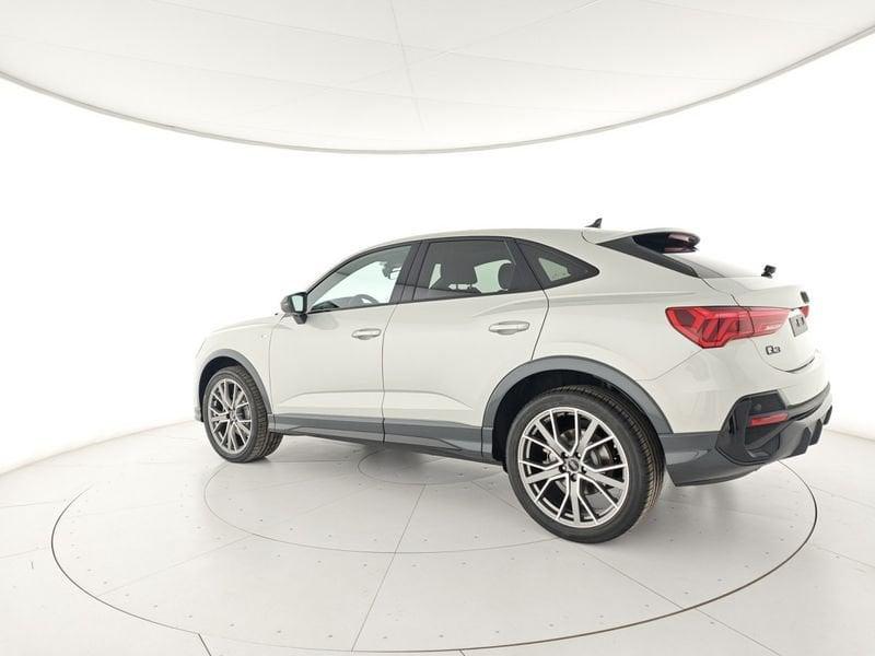 Audi Q3 SPB 40 TDI quattro S tronic Identity Black