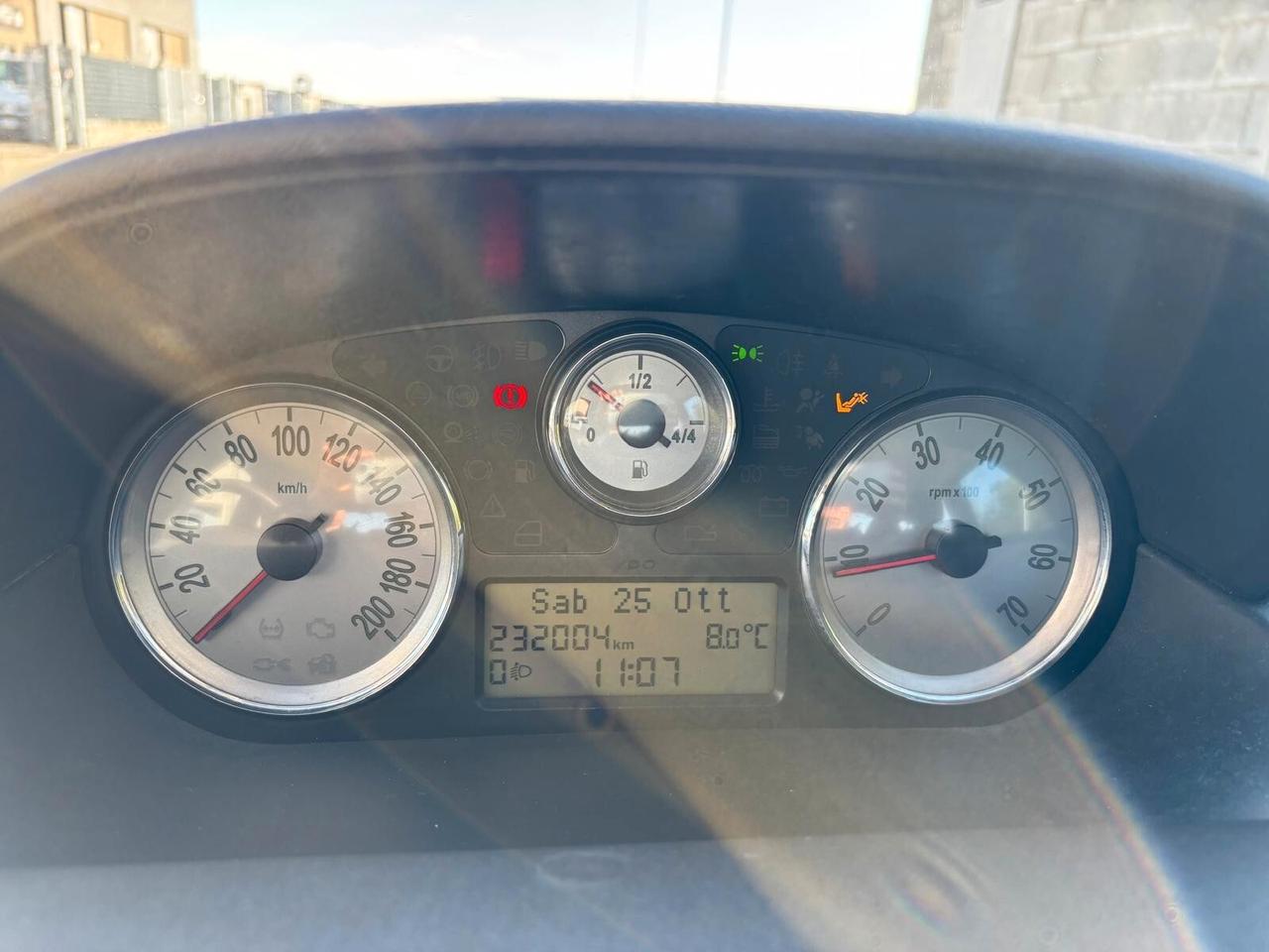 Lancia Ypsilon 1.3 MJT 75 CV Argento