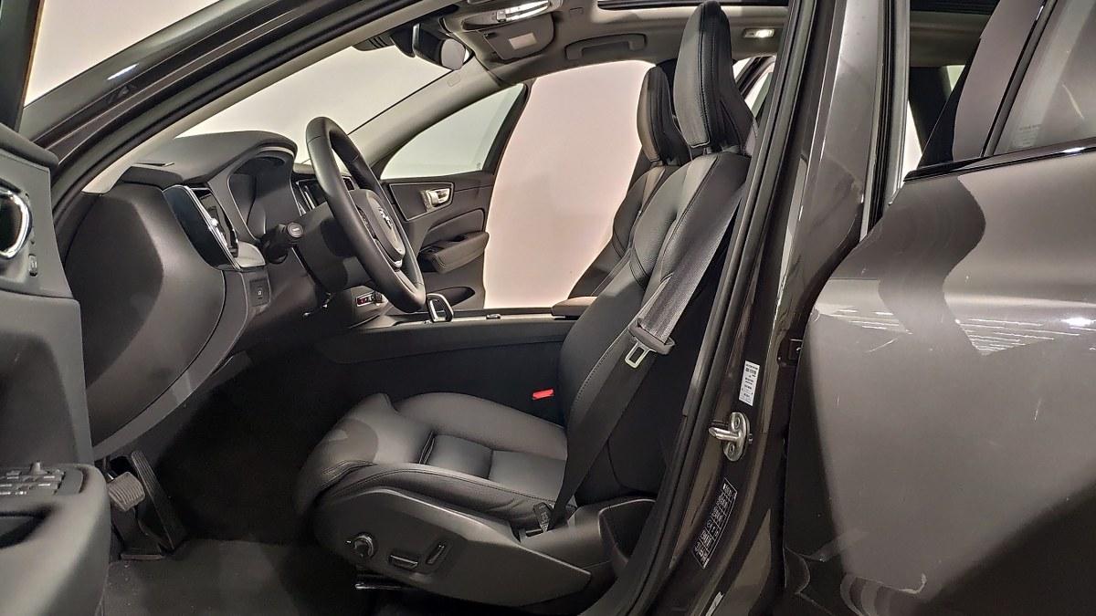 VOLVO Xc60 B4 Mild Hybrid (D) Automatico Plus Dark